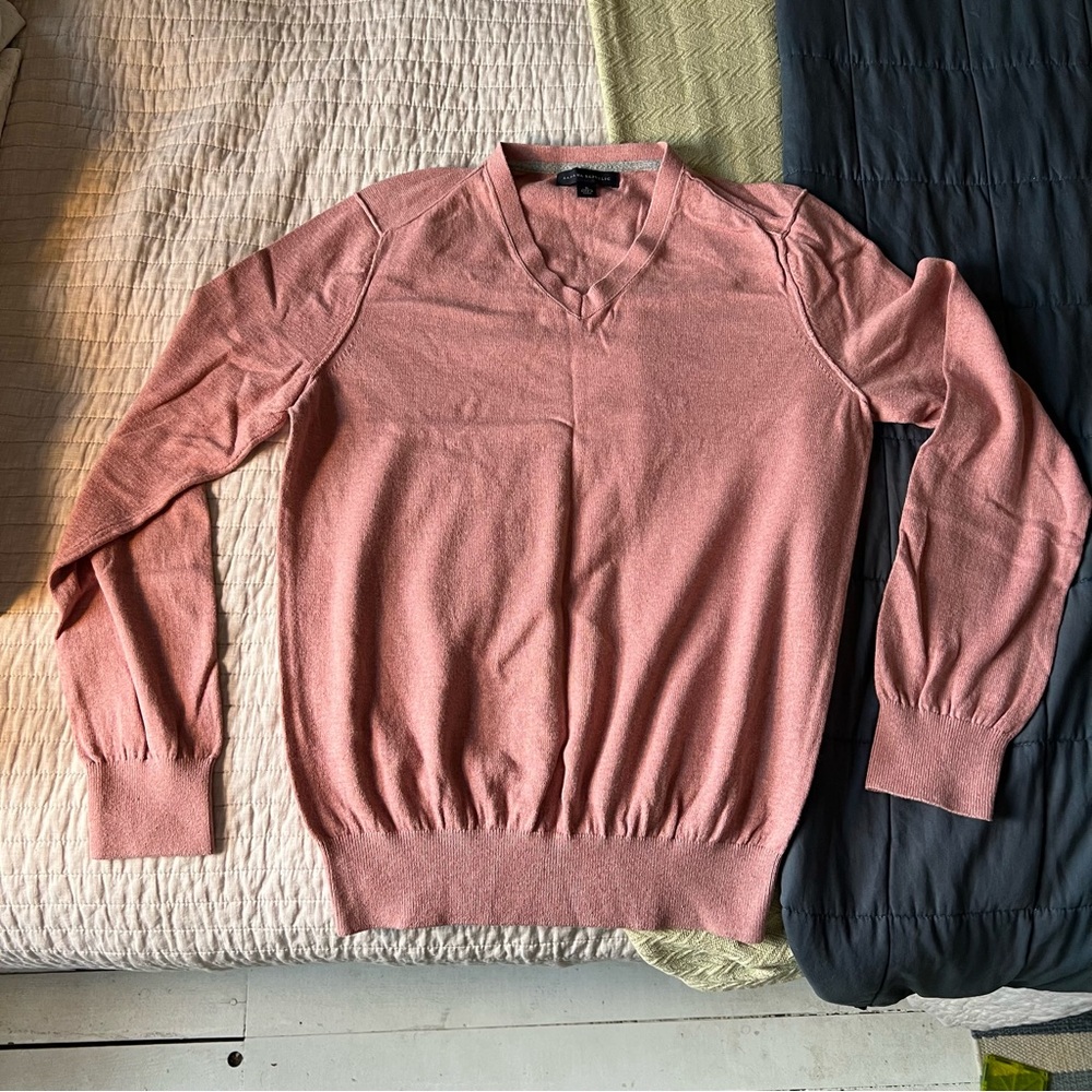 Banana Republic Men’s V Neck Sweater in Light Salmon